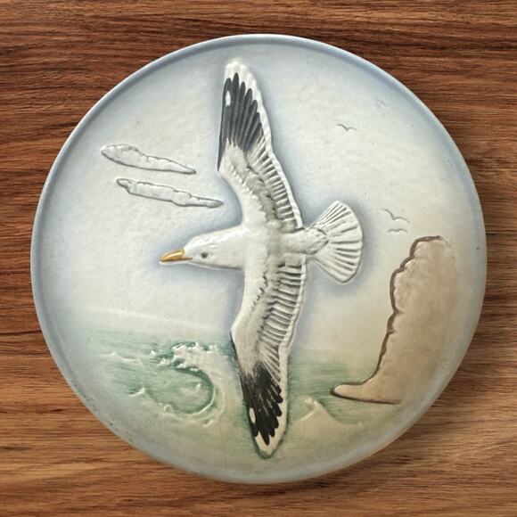 Goebel Hand-painted Dimensional Wildlife Bird Collector Plate #5 - 'Sea Gull' - Picture 1 of 2